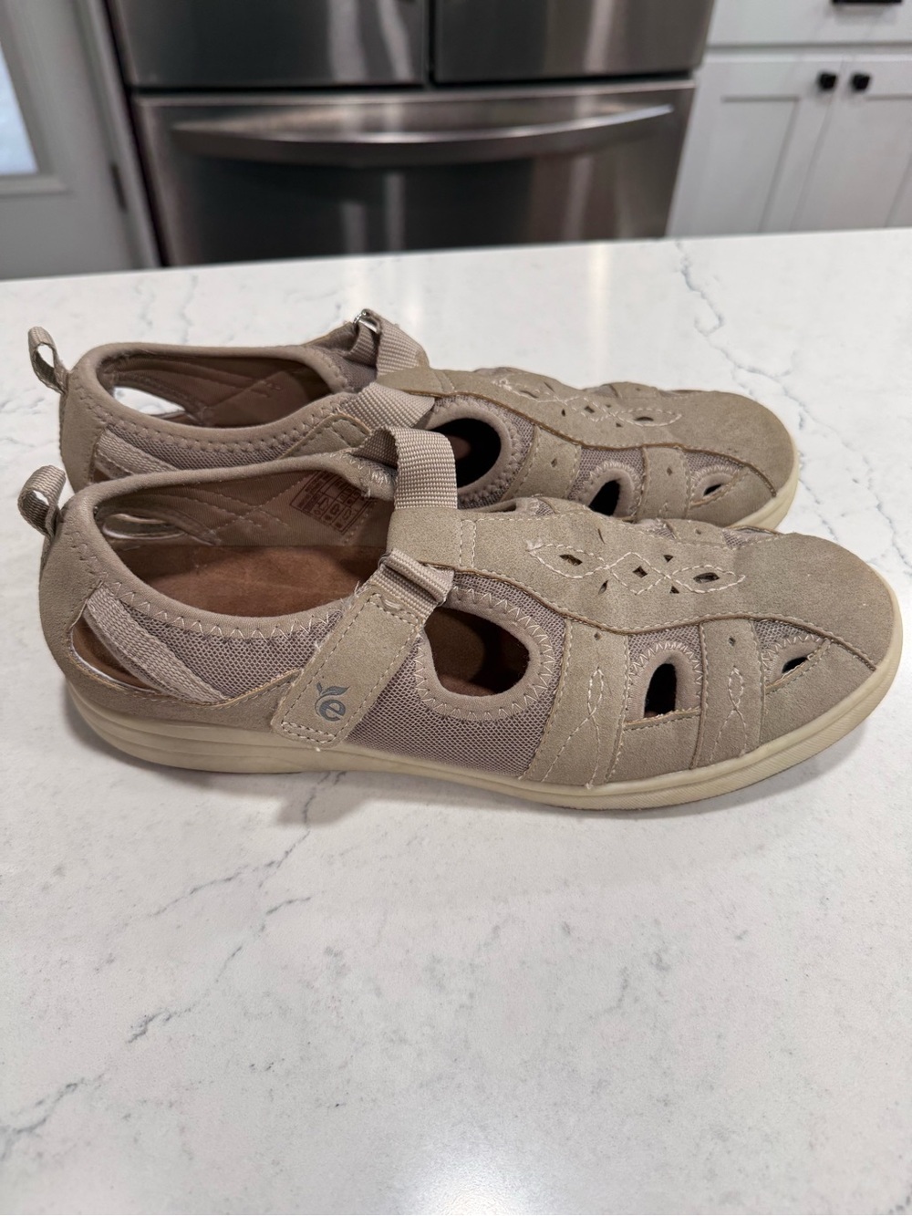 earth ORIGIN Women’s Beige Leather Mary Jane Cut-Out Shoes US 10 M